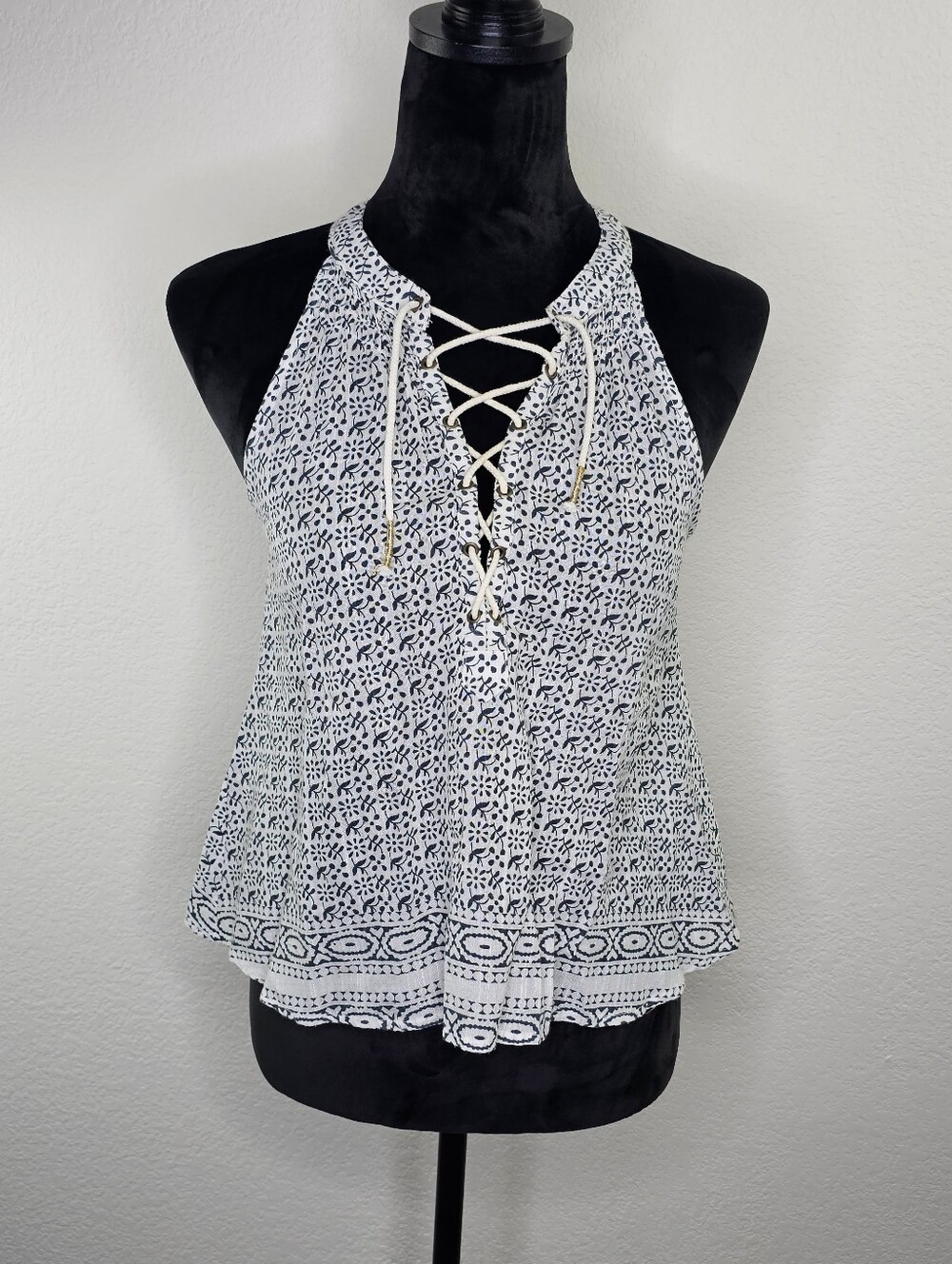 Saylor Anthropologie Sleeveless Black White Swing Top Medium